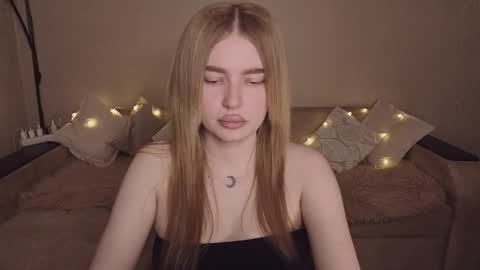 ViolettaOtis online show from 05-31-26, 06:09