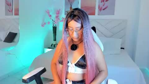 Snapshot of violette33 chatting on 07-09-26, 05:50 Violette online show from 07-09-26, 05:50