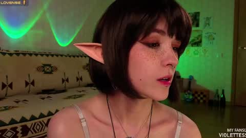 Snapshot of violettesss chatting on 05-01-26, 05:06 Vi Best on my Fansly online show from 05-01-26, 05:06