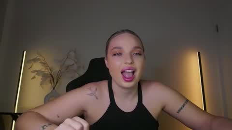 Violla online show from 11-26-25, 06:14