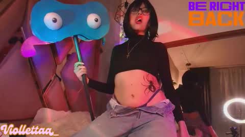 Snapshot of viollettaa_ chatting on 09-27-25, 06:57 Violetta online show from 09-27-25, 06:57