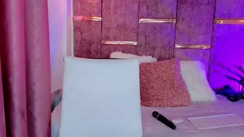 viollettebylyly online show from 10-02-25, 12:01