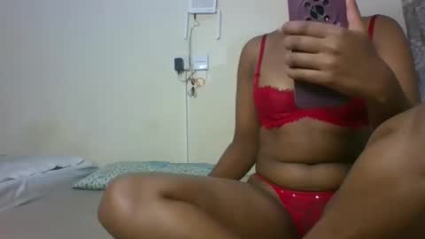 Snapshot of vipvelvetlovers chatting on 01-10-26, 12:07 velvets online show from 01-10-26, 12:07