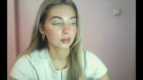 Snapshot of viraya chatting on 07-21-26, 11:45 emma online show from 07-21-26, 11:45