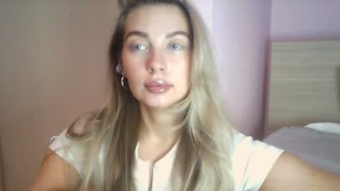 Snapshot of viraya chatting on 07-23-26, 09:18 emma online show from 07-23-26, 09:18