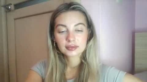 Snapshot of viraya chatting on 07-24-26, 09:29 emma online show from 07-24-26, 09:29