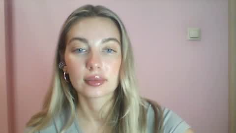 Snapshot of viraya chatting on 07-28-26, 08:52 emma online show from 07-28-26, 08:52