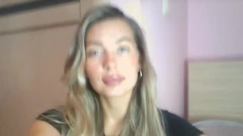 Snapshot of viraya chatting on 07-30-26, 12:09 emma online show from 07-30-26, 12:09