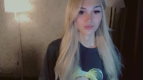 Pearl online show from 10-26-25, 01:55