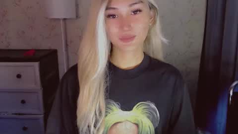 Pearl online show from 03-25-26, 02:39