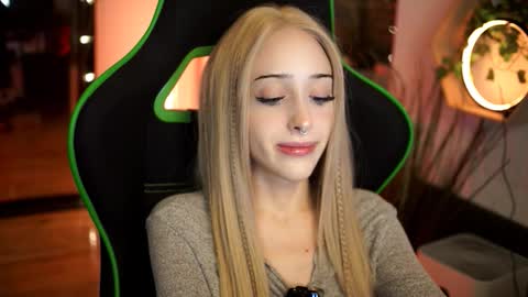 Snapshot of virtualexis chatting on 11-25-25, 08:09 virtualexis online show from 11-25-25, 08:09