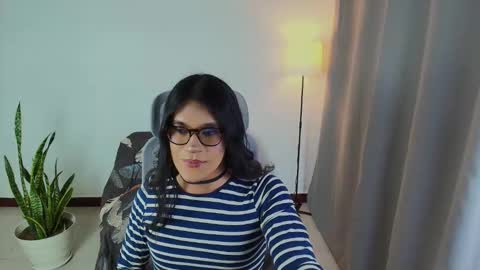 VittaaaPlease help me with your thumbs up its important  online show from 10-28-25, 11:29