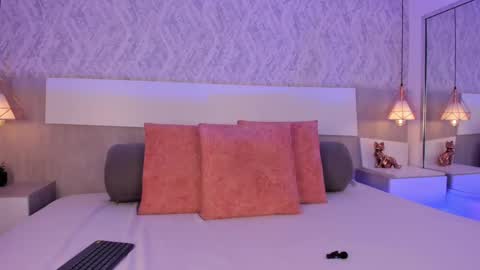 Vttoria online show from 04-13-26, 03:06