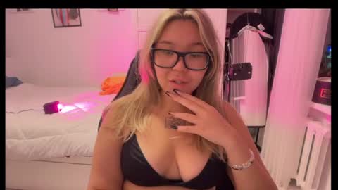 viva_lovee online show from 07-07-26, 03:49