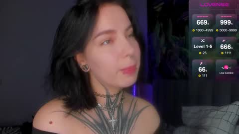 Snapshot of vivi__squirrel chatting on 09-09-25, 01:27 Vivi online show from 09-09-25, 01:27