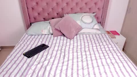 Snapshot of vivi_cooper chatting on 02-14-25, 09:43 vivi cooper online show from 02-14-25, 09:43