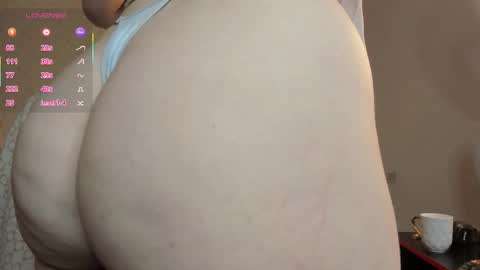 Snapshot of vivi_twilight chatting on 10-18-25, 02:47 Vivi  online show from 10-18-25, 02:47