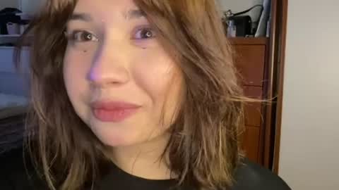 Snapshot of viviaaan_n chatting on 08-01-26, 10:47 Vivian online show from 08-01-26, 10:47