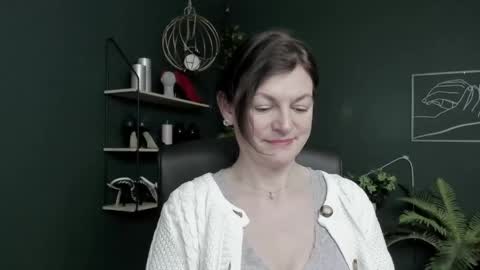 Vivian online show from 04-22-26, 07:00