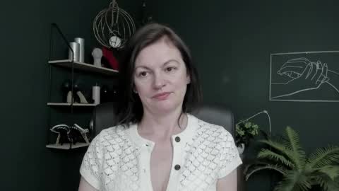 Snapshot of vivian_dream chatting on 05-22-26, 06:09 Vivian online show from 05-22-26, 06:09