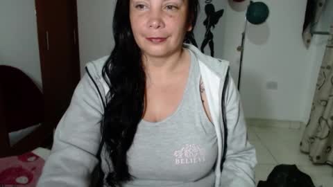 vivian_milf_paint online show from 09-19-25, 03:41