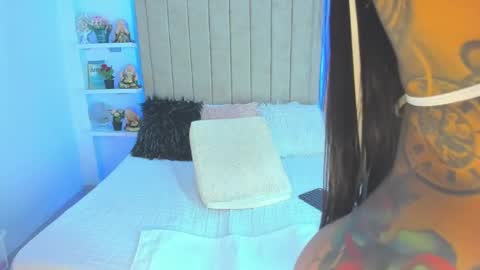 Vivian Monroe online show from 01-06-25, 03:19