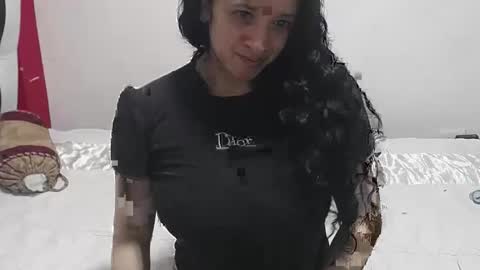 Snapshot of vivian_walt_ chatting on 12-02-24, 05:48 melissa online show from 12-02-24, 05:48