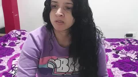 Snapshot of vivian_walt_ chatting on 02-13-25, 04:32 melissa online show from 02-13-25, 04:32
