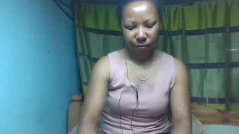 Snapshot of viviane0812 chatting on 10-27-25, 01:59 viviane0812 online show from 10-27-25, 01:59