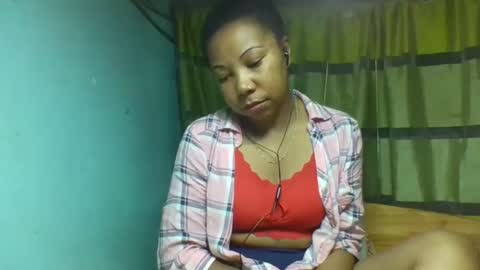 Snapshot of viviane0812 chatting on 11-20-25, 11:37 viviane0812 online show from 11-20-25, 11:37