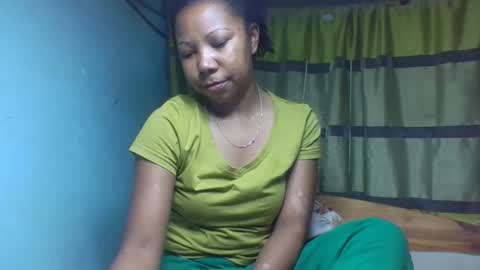 Snapshot of viviane0812 chatting on 11-25-25, 10:10 viviane0812 online show from 11-25-25, 10:10