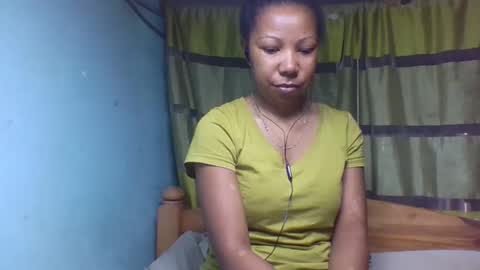 Snapshot of viviane0812 chatting on 12-04-25, 04:11 viviane0812 online show from 12-04-25, 04:11