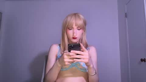 vivian layy online show from 06-17-26, 12:46