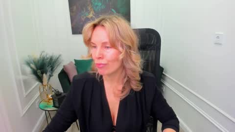 Snapshot of vivianlirei chatting on 04-23-26, 04:46 Sinti online show from 04-23-26, 04:46