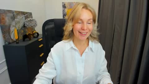 Snapshot of vivianlirei chatting on 05-09-26, 04:28 Sinti online show from 05-09-26, 04:28