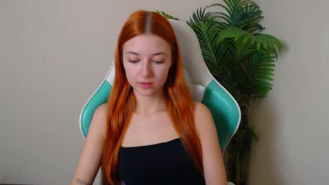 Vivien online show from 11-26-25, 06:42