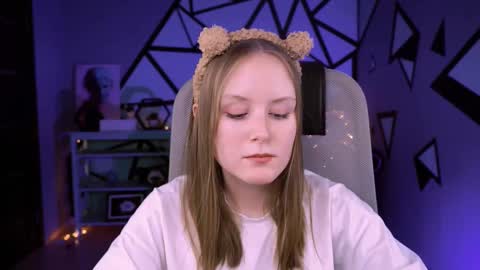 Vivien online show from 02-13-25, 07:52