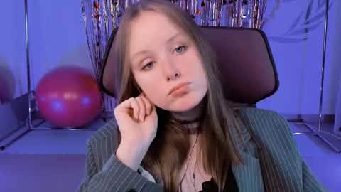 Vivien online show from 02-16-25, 03:16