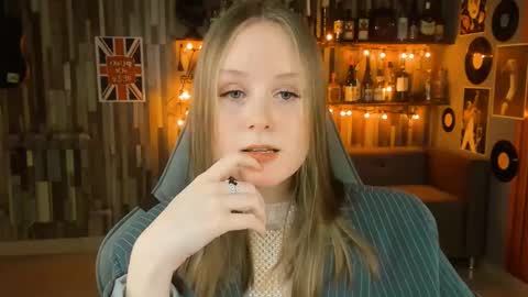 Vivien online show from 02-20-25, 04:14