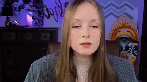 Vivien online show from 02-22-25, 12:19