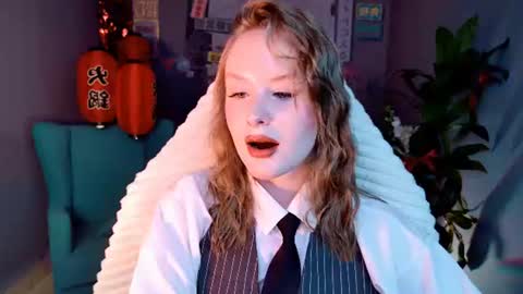 Snapshot of vivienleeigh chatting on 06-24-26, 05:50 Vivien online show from 06-24-26, 05:50