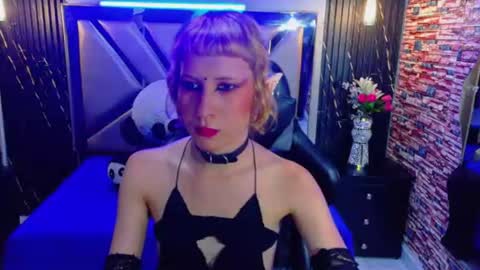 vivienne hadid online show from 07-27-26, 08:16