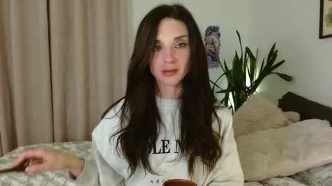 Snapshot of vivienne_rose chatting on 11-09-25, 04:00 Lillian Rose online show from 11-09-25, 04:00