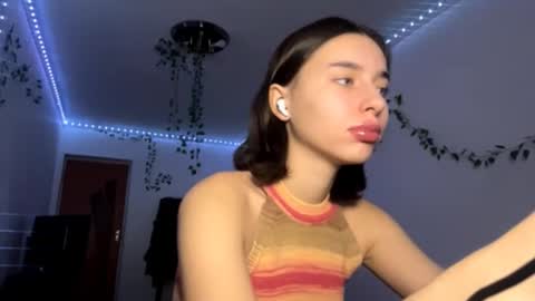 Vivi online show from 11-30-25, 04:33