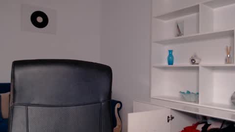 Vivienne online show from 02-27-25, 04:10