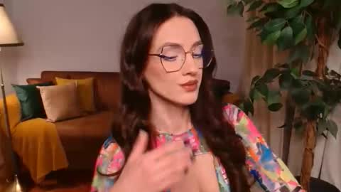 Vivienne online show from 12-02-25, 06:14