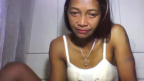 Snapshot of vixen_lina chatting on 06-18-26, 01:04 vixen_lina online show from 06-18-26, 01:04