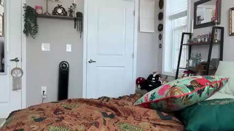 Liz online show from 03-12-26, 07:09