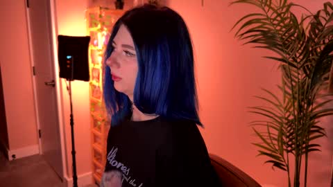 Polly  Online mostly at 9pm-2am UK Time online show from 01-15-26, 07:17