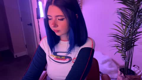 Polly  Online mostly at 9pm-2am UK Time online show from 02-05-26, 06:56